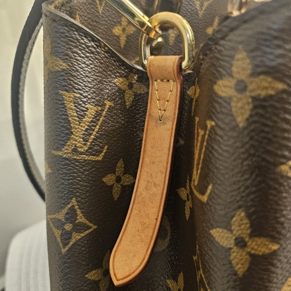 Louis Vuitton Montaigne GM – Monogram Canvas w/ Original Strap - Picture 3 of 16